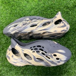 Like Yeezy foam runner. Brand new.